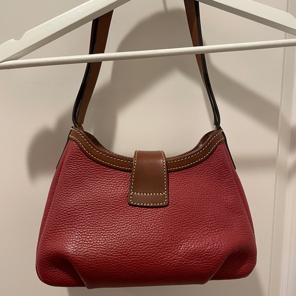 Dooney & Bourke pebbled leather handbag. - Picture 2 of 8